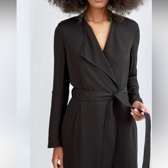 Aritzia Babaton long sleeve flowy padded shoulder pocketed trench coat jacket - Picture 3 of 14